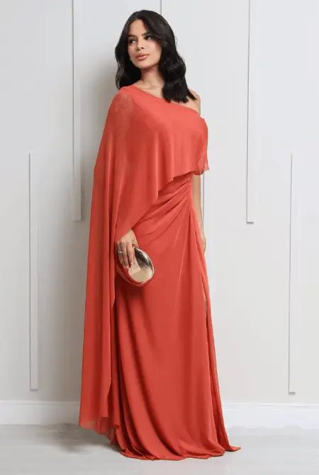 Vestido longo de tule  com broxe