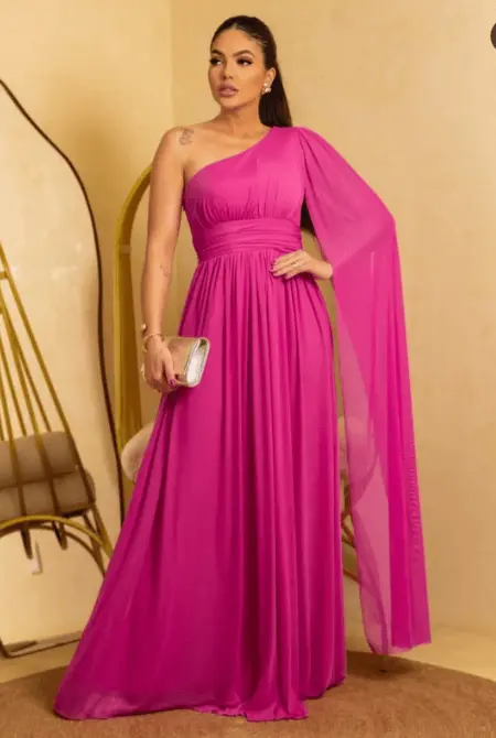 Vestido longo de tule manga capa